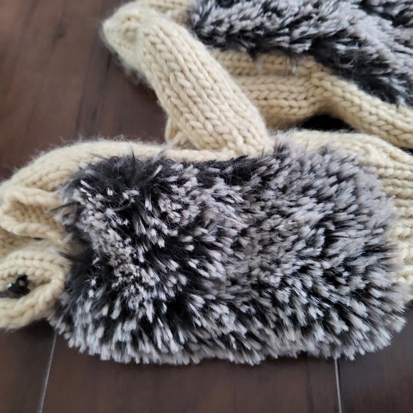 Cute porcupine mittens - Picture 2 of 4